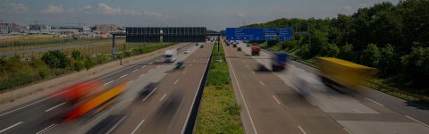 WELTWEIT VERBUNDEN<br/>INTERNATIONALER KURIER MIT PERSÖNLICHEM SERVICE